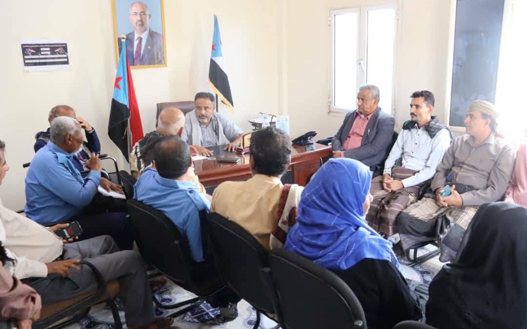 انتقالي أبين يلتقي اللجان التنظيمية لمليونية “الثبات والوفاء” وادارة مرور المحافظة ويؤكد استكمال الترتيبات النهائية