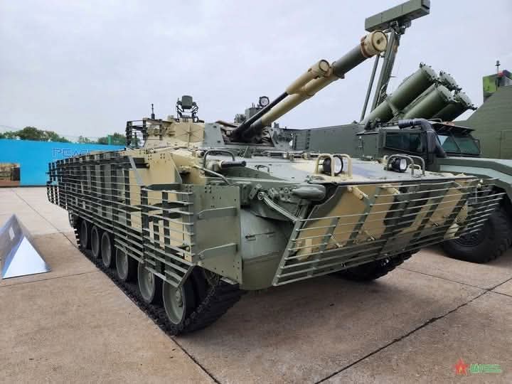 الجيش الروسي يتسلم دفعة جديدة من مركبات المشاة القتالية BMP-3 وسط الحرب الدائرة.
