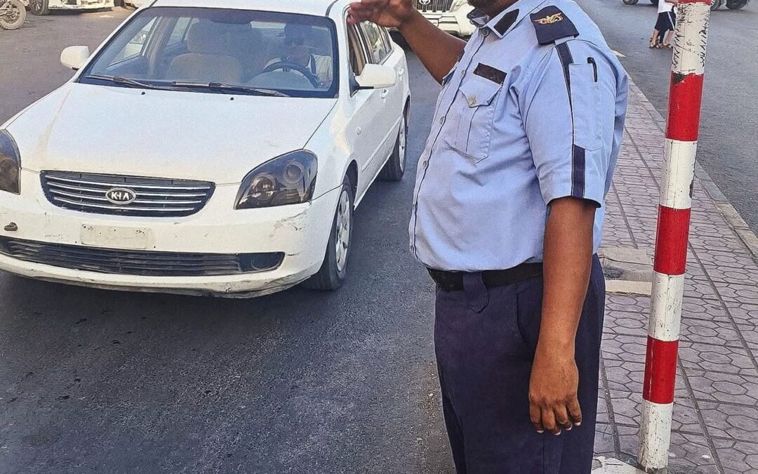 في زحام الشرج… رجال يصنعون النظام بابتسامة