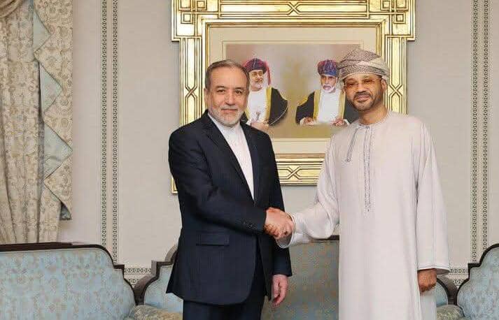 عمان تجري مشاورات منفصلة مع الوفدين الإيراني والأمريكي لتمهيد استئناف المفاوضات النووية