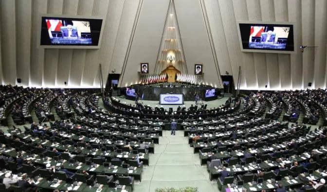 البرلمان الإيراني: عدم التفاؤل بنتائج المفاوضات مع واشنطن