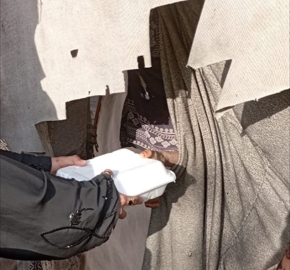 تنفيذ مؤسسة شباب للتنمية الشاملة ..جمعية الاختيار  تواصل توزيع وجبات أفطار صائم في منطقة المحراق