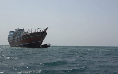 قوات العمالقة الجنوبية تضبط سفينة تهريب قادمة من إيران بالقرب من باب المندب
