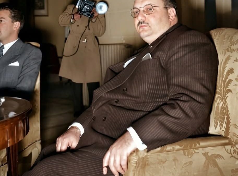 عشاء الموت في روما!… هل مات الملك فاروق بـ “التخمة” أم بكأس “سم” مخابراتي؟!