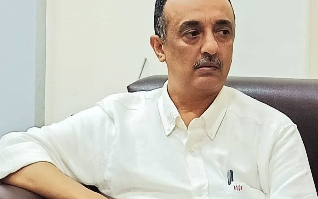 لقطة إنسانية في طوارئ مستشفى الوالي بالعاصمة عدن