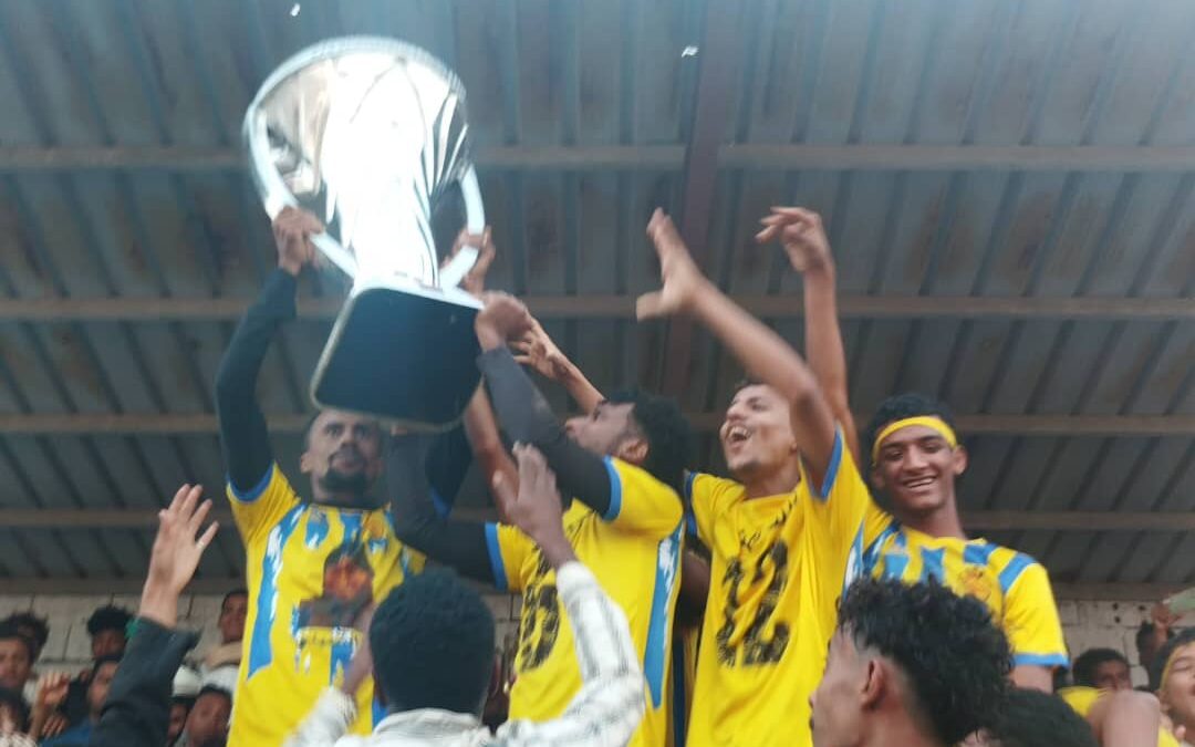 (فريق الشعلة يخف كأس بطولة الشهيد عبداللطيف السيد ورفاقة في النسخة الثالثة)