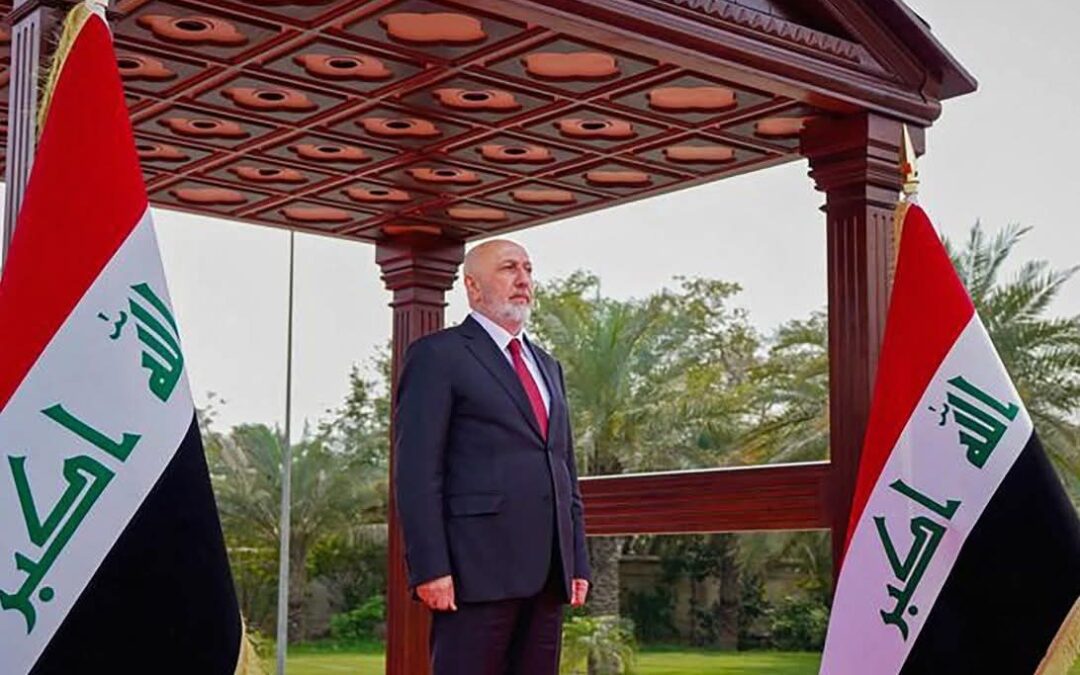 تسلّم رئيس الجمهورية، نزار آميدي، اليوم الأحد، مهام منصبه رسمياً، رئيساً لجمهورية العراق.