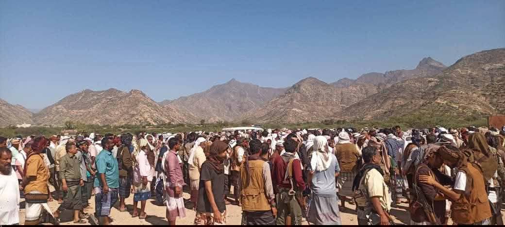غيثان والسوري وبرهوت يتقدمون موكب تشييع الشهيد المناضل “حسين دحه الميسري” في مودية