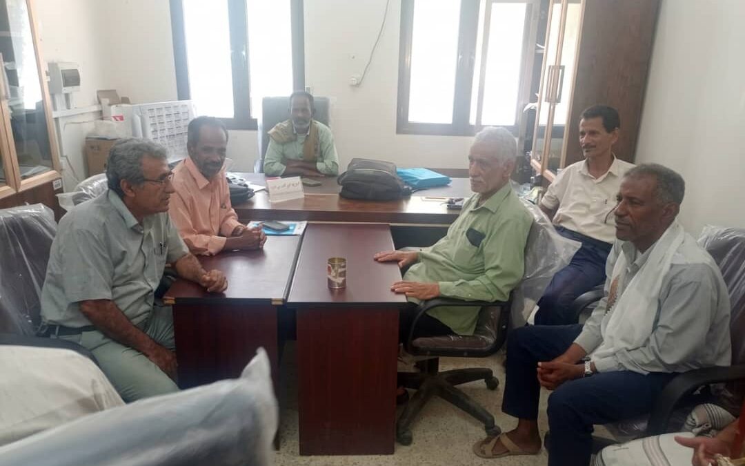 مدير تربية خنفر يتفقد سير العمل ويناقش تقارير الأنشطة التعليمية والرياضية