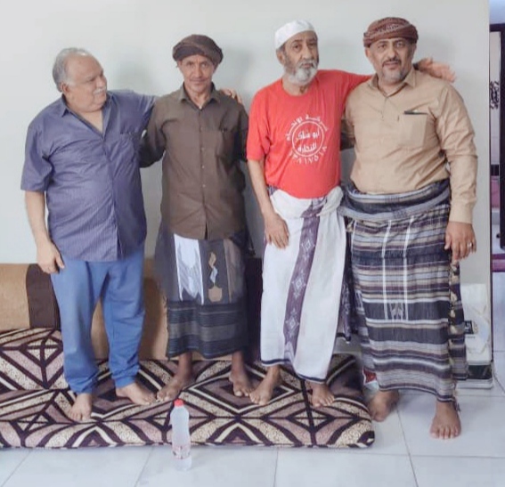 ​رئيس انتقالي سرار يطمئن على صحة رائد التعليم التربوي محمد الفقيه في العاصمة عدن  ​