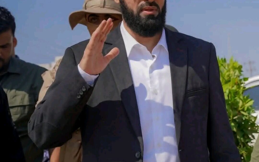 #حين_نزل المحافظ من مكتبه وعادت الدولة إلى الطريق..