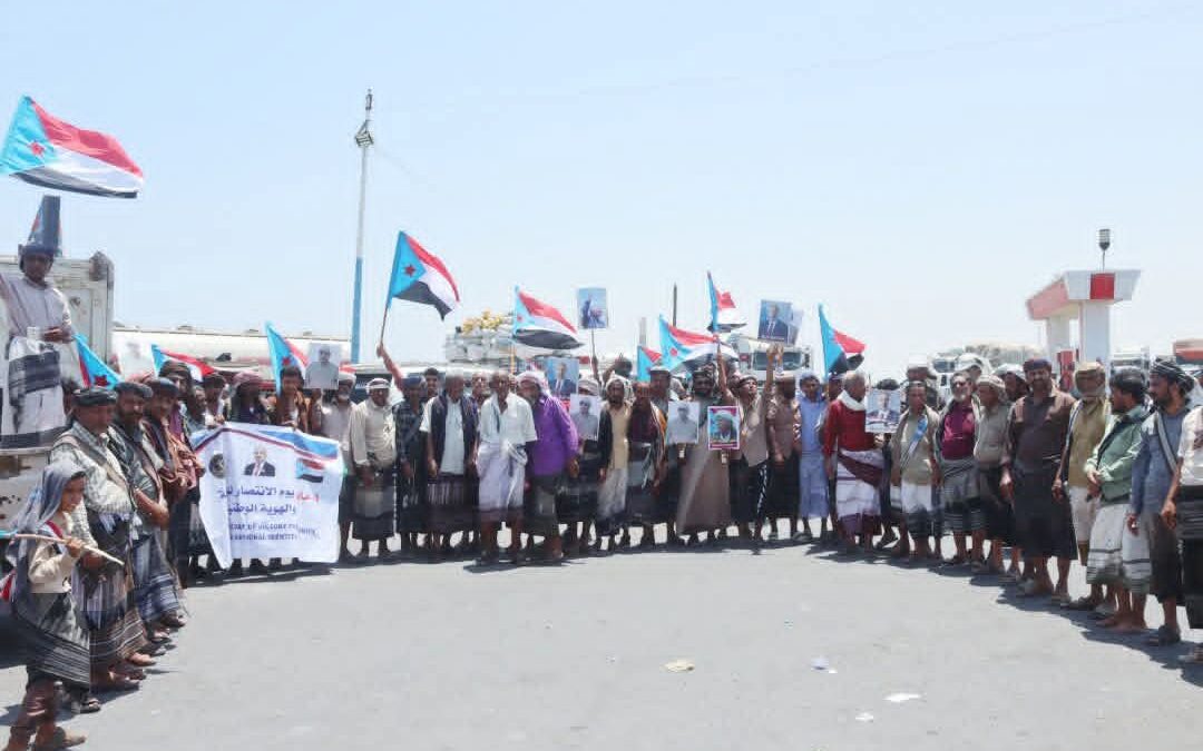 وصول طلائع أبناء المحفد  إلى مجمع دوفس بأبين للمشاركة في مليونية تجديد التفويض للرئيس الزٌبيدي