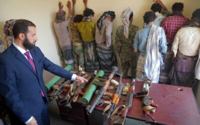 محافظ أبين يقود حملة أمنية  حاسمة لإنهاء تقطع لعصابة مسلحة قرب حسان واعتقال جميع عناصرها.
