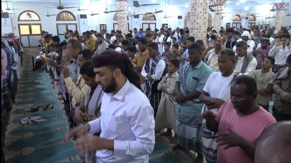 مساجد أبين تؤدي صلاة الغائب على روح الرئيس السابق المشير عبدربه منصور هادي عقب صلاة الجمعة