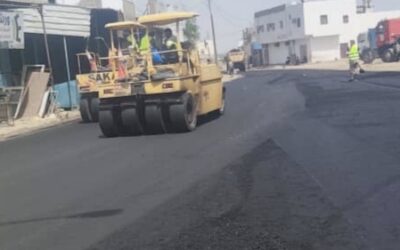 بدء أعمال سفلتة المقطع الأول من طريق “جعار – باتيس” بأبين.. وآمال شعبية بمراعاة البنية التحتية والمظهر الجمالي