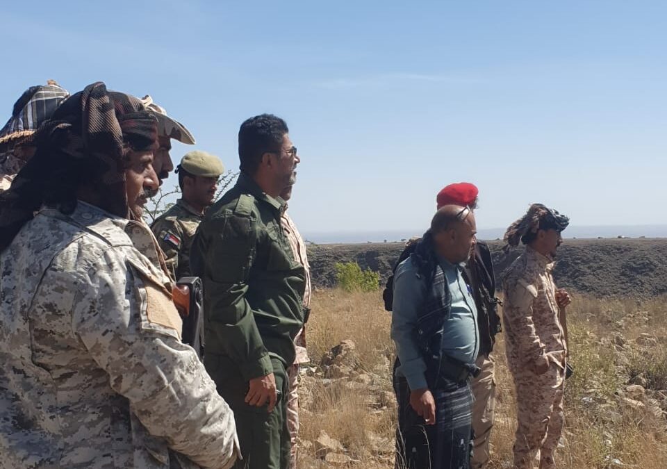 في خطوط التماس الأولى.. أركان المنطقة العسكرية الرابعة يتفقد أبطال محور يافع واللواء الثالث مشاة في جبهة الحد