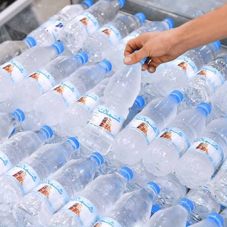 الحوثيون يغلقون مصنع شملان للمياه في صنعاء لإجباره على دفع مبالغ مالية