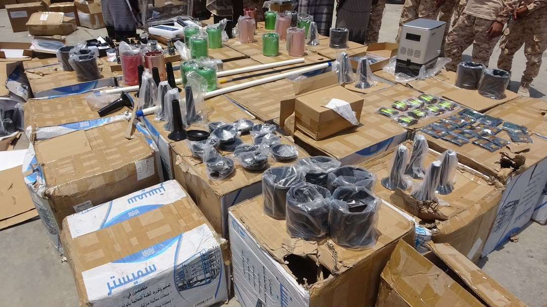 قوات العمالقة الجنوبية تضبط  في باب المندب شحنة معدات لتصنيع الطيران المسير