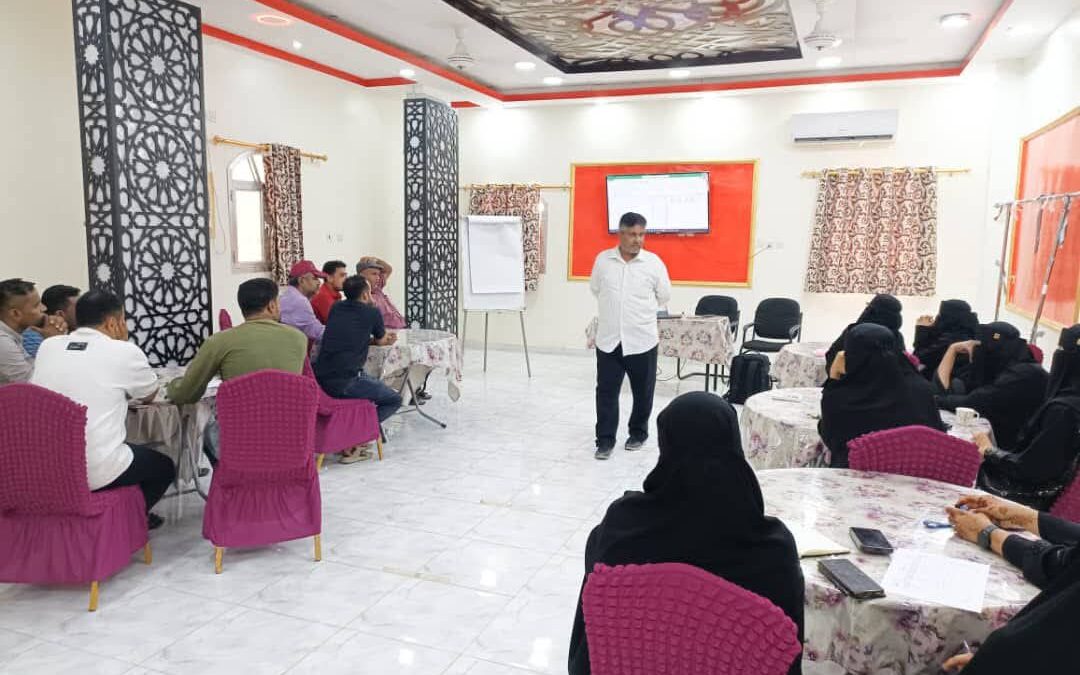 مؤسسة شباب أبين تنظم ورشة عمل لتطوير الأداء الإداري وتعزيز الانضباط الوظيفي