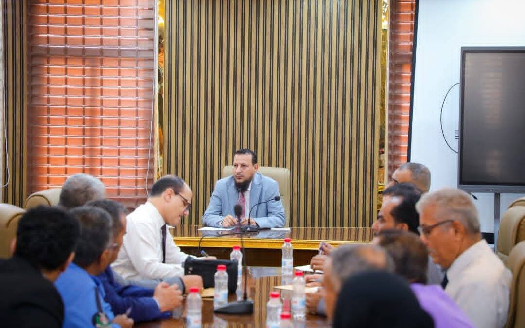 برئاسة المحافظ شيخ..  المكتب التنفيذي بالعاصمة عدن يقف على أزمة الكهرباء ويستعرض عددا من الحلول