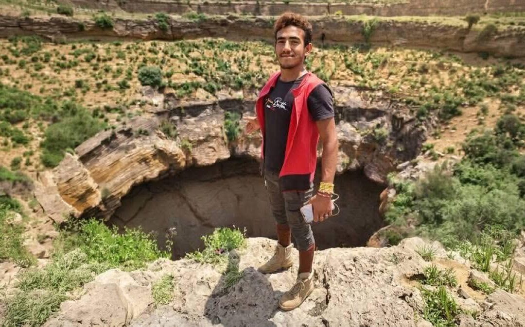 كان يتحدى البراكين من أجل لقطة… فابتلعته فوهة البركان