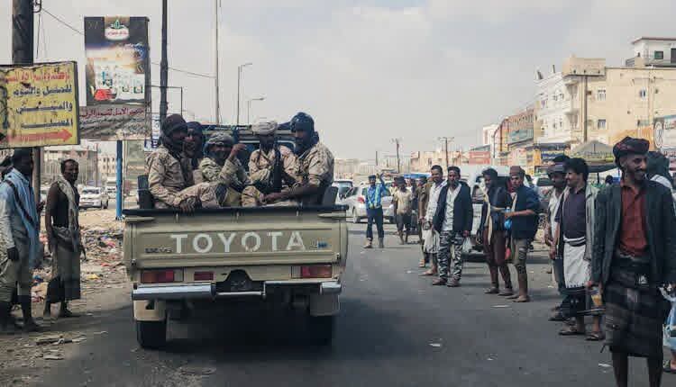 سقوط جرحى جراء اقتحام ساحة العروض بعدن للمرة الثانية خلال ساعات