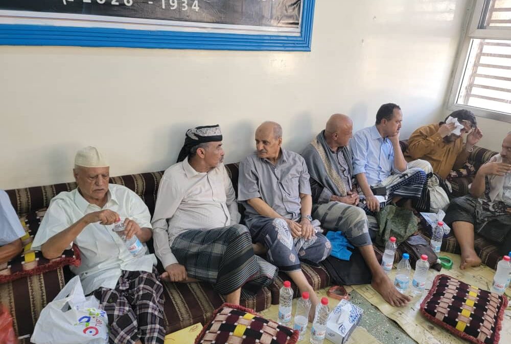 اللواء محمود الصبيحي يعزي الدكتور عبدالرحمن السقاف وقيادة الاشتراكي في وفاة المناضل أنيس حسن يحيى