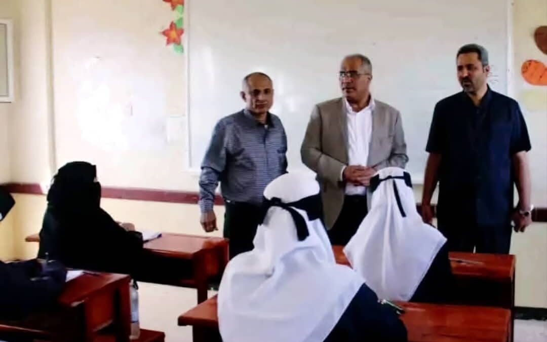 في لفتة إنسانية هزّت “لحج”.. المحافظ “الحالمي” يكافئ طالبة بمليون ريال تحدّت آلام المخاض لتأدية امتحانات الثانويةالعامة