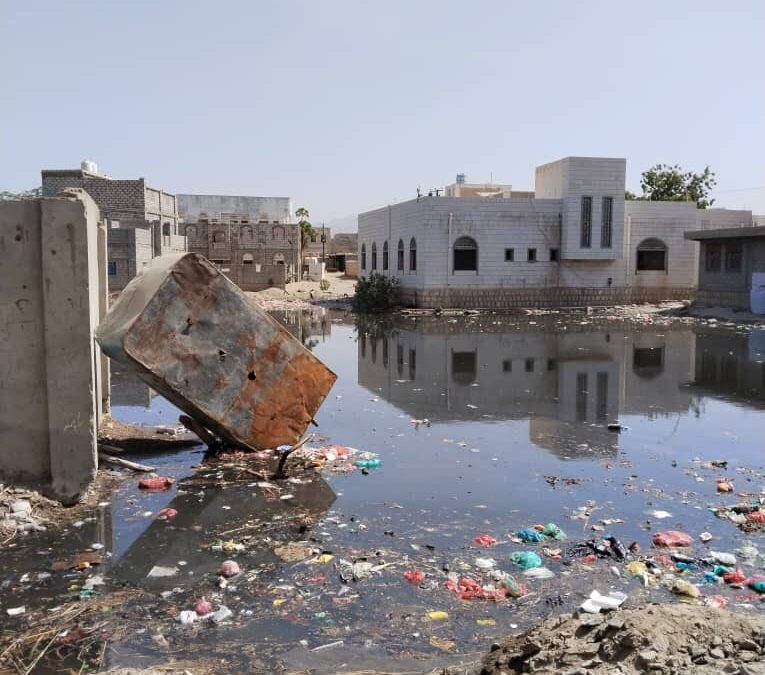 أهالي مدينة حصن بن عطية  حارة جبل المنقاش يشيدون بسرعة استجابة مدير عام المياه والصرف الصحي بمحافظة أبين لمعالجة طفح المجاري*