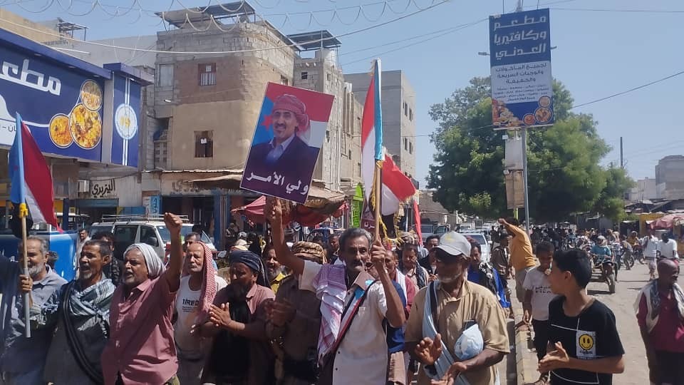أبين تنفض بمسيرات حاشدة تدشيناً للتصعيد الشعبي وتضامناً مع قبائل ردفان وشبوة 7 6a53807242997