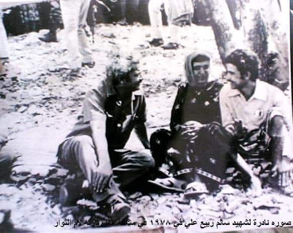 سالمين في زيارة لمنطقة مشأله يافع وتظهر في الصورة الحجة دجانه وابنها