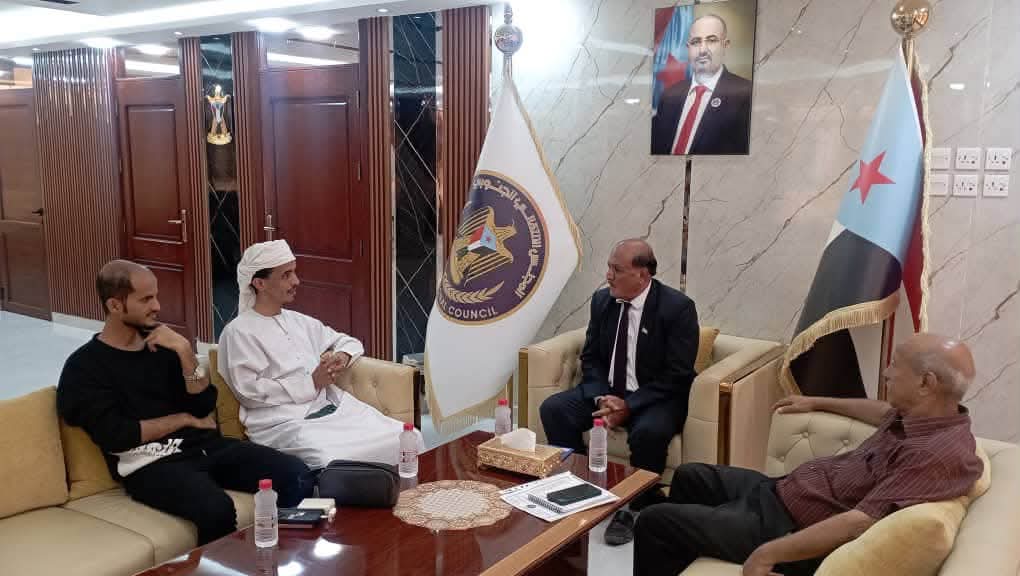 هرهرة يستقبل الناشط الإعلامي محمد سالم بافاضل  ويطمئن على حالته ويشيد بدوره الإعلامي  الصحية