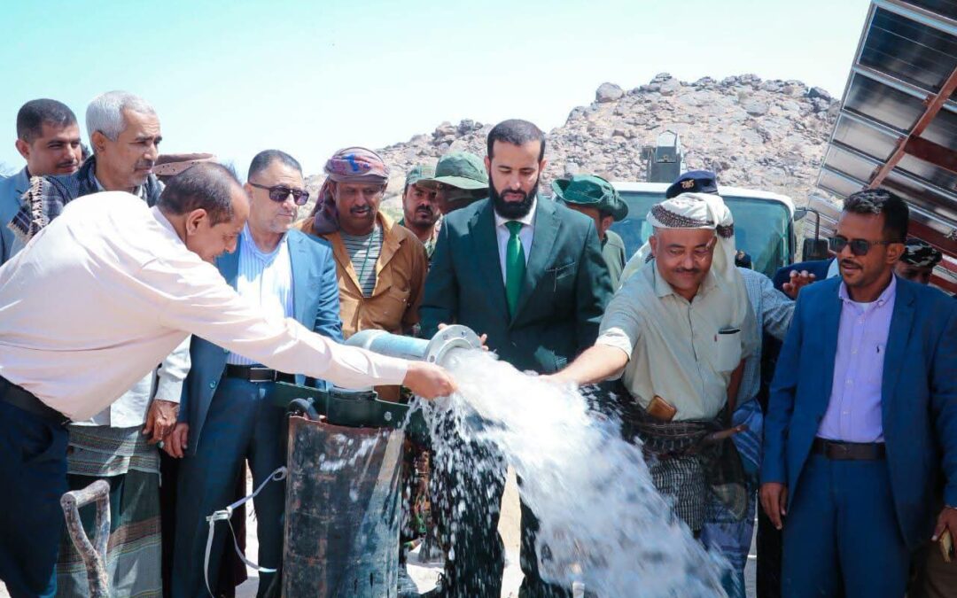 محافظ أبين يدشن المرحلة الثالثة من مشروع مياه لودر.. خطوة استراتيجية لإنهاء أزمة المياه