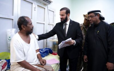 محافظ أبين يوقف مدير مستشفى الرازي ويحيله إلى التحقيق خلال زيارة مفاجئة .