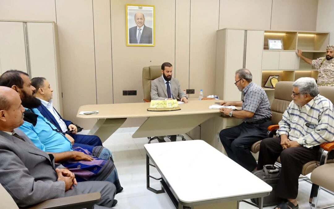 محافظ أبين يؤكد أهمية تحسين جودة الأداء الصحي والارتقاء بالخدمات للمواطنين.