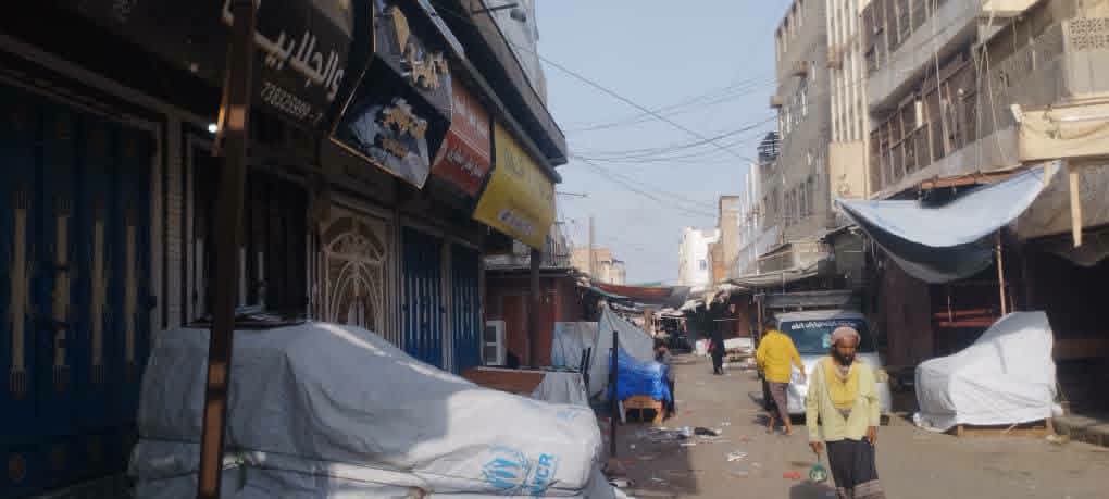 تجار وصيارفة خنفر يواصلون تنفيذ العصيان المدني لليوم الثالث على التوالي