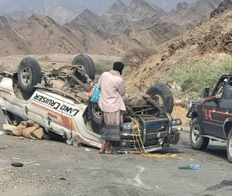 *نجاة ركاب سيارة من حادث انقلاب على خط ثنهة ـ باتيس