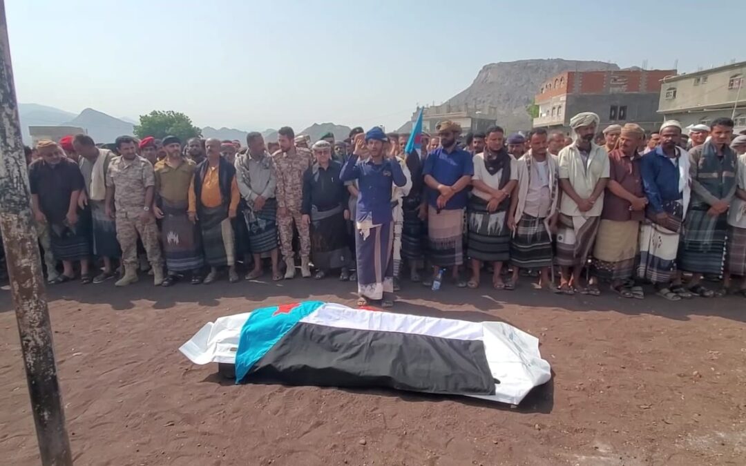 الحالمي يتقدم موكباً مهيباً لتشييع الشهيد عبدالرحيم مثنى صالح في  ردفان