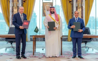 السعودية . تركيا . باكستان التوقيع على اتفاقية مكة للدفاع المشترك