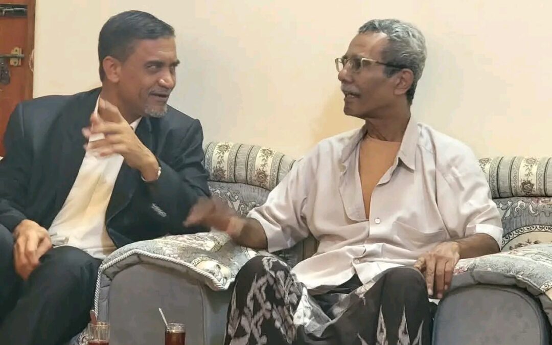 التميمي يطمئن على صحة الصحفي القدير علوي بن سميط ويشيد بإسهاماته الإعلامية .