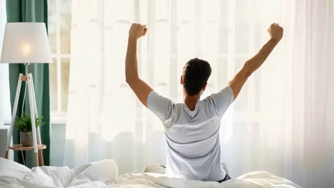 بعيدًا عن القهوة.. عادات صباحية لتعزيز الطاقة والتركيز