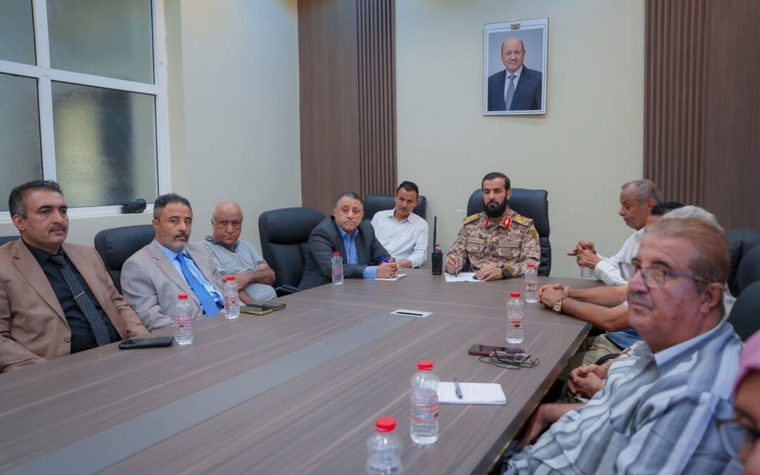 محافظ أبين يوجه برفع الجاهزية الأمنية والخدمية وتعزيز الأداء في المديريات