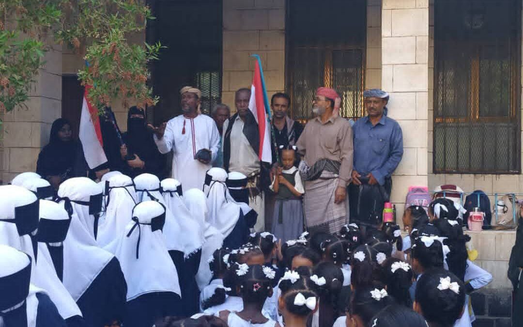 انتقالي أبين ينفذ برنامجاً لتعزيز الهوية الوطنية الجنوبية في مدارس المحافظة