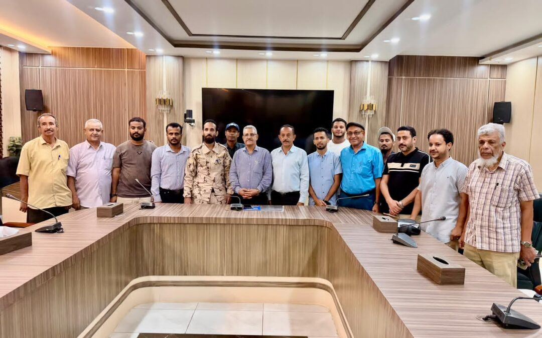بتكليف من الوزير السقطري.. تكريم قائد وأفراد نقطة رأس عمران لدورهم في ضبط تهريب المبيدات والأسمدة