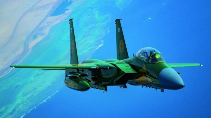 سقوط مقاتلة F-15 سعودية فوق مأرب: ماذا حدث خلف جدار الدفاع الجوي؟