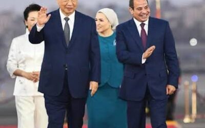 ماذا تعرف عن قرينة الرئيس السيسي لدى ظهورهامعه في استقبال الزعيم الصيني في مراسيم استقباله في القاهرة؟