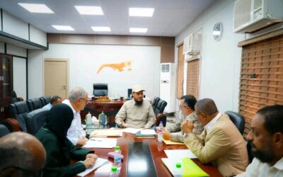 برئاسة المحافظ شيخ.. لجنة المناقصات بالعاصمة عدن تقر خمس مناقصات لتأهيل وسفلتة عدد من الطرق والشوارع الحيوية