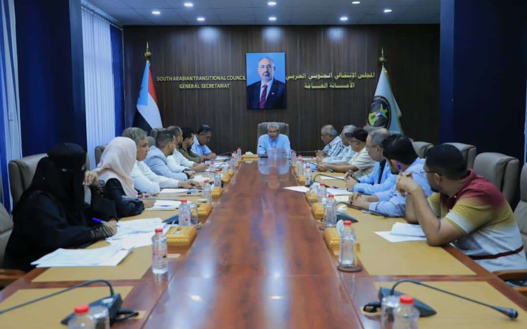 الأمانة العامة تشيد بالاستجابة الشعبية لدعوة الرئيس الزُبيدي للتعبئة العامة وتشدد على حماية الجنوب وتعزيز حضوره السياسي