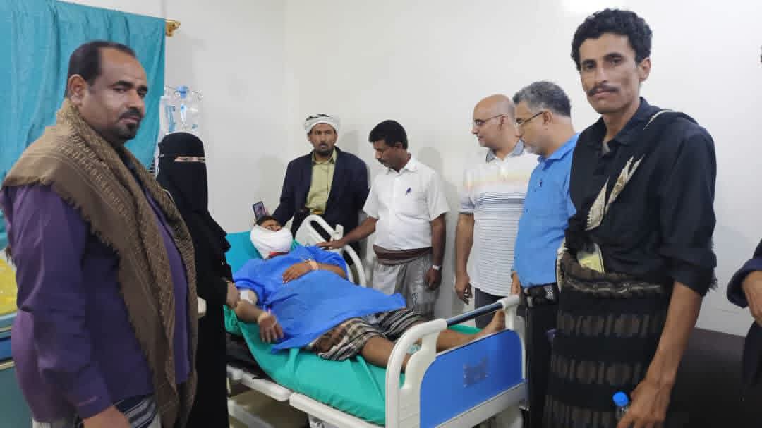 لجنة الصحة والبيئة بالجمعية الوطنية تتفقد جرحى هجوم شبوة في مستشفى العرب بحضرموت