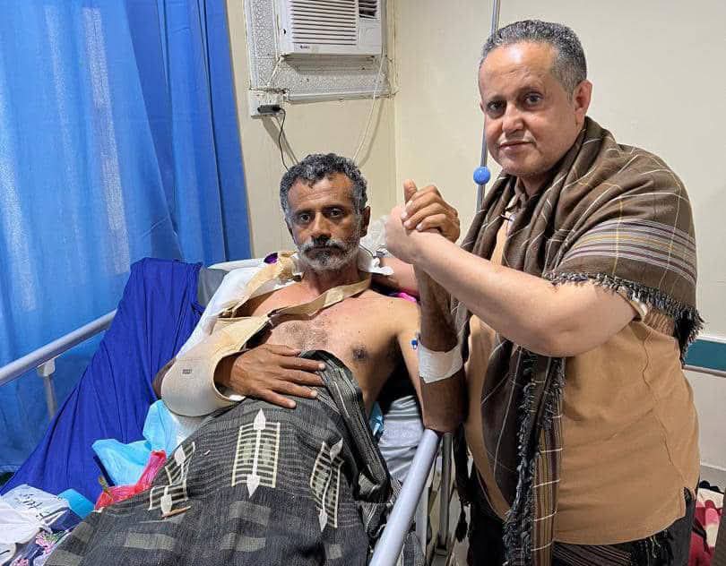 الحالمي يطمئن على صحة القائد فاروق الكعلولي ويشيد بمواقفه البطولية في جبهة الصبيحة